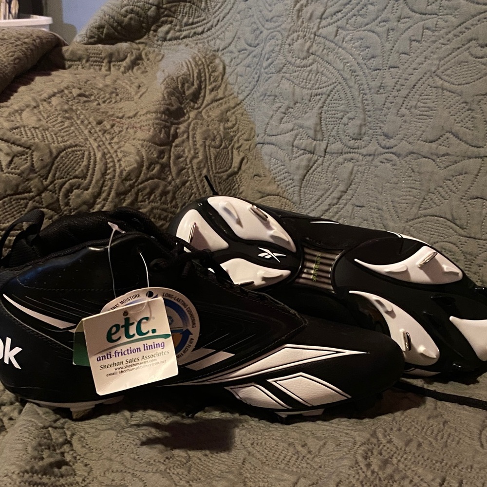 Reebok Men's Black and White Athletic Cleats